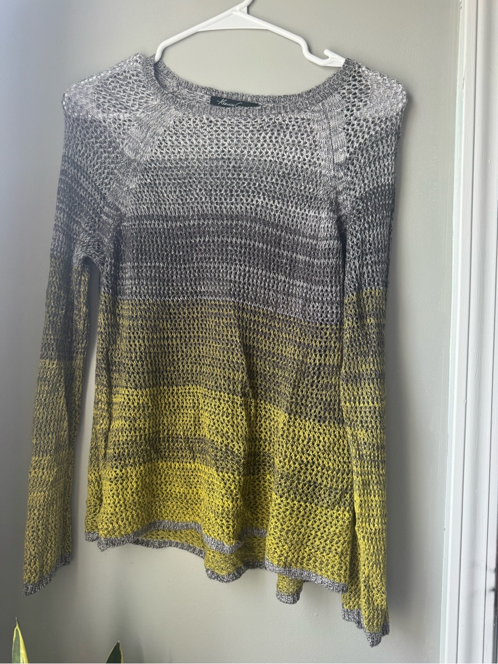 Kenneth Cole gray and yellow crochet crew neck sweater size small